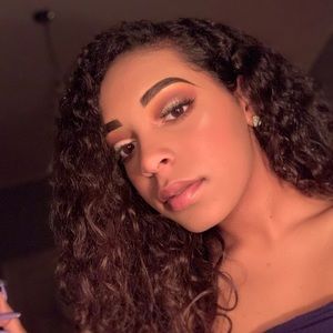 Meet your Posher, Destinee